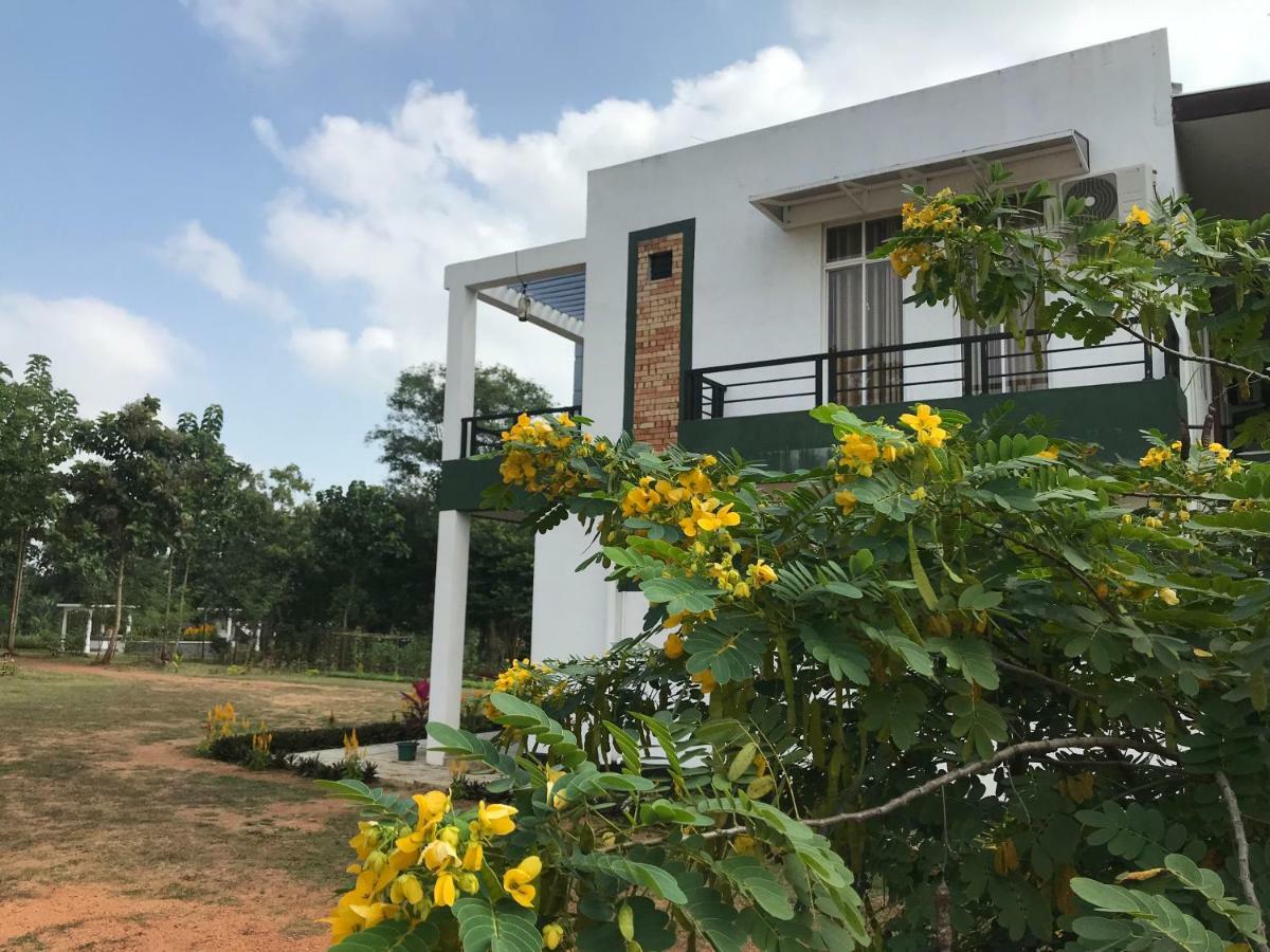 Peacock Resort Anuradhapura Exterior foto